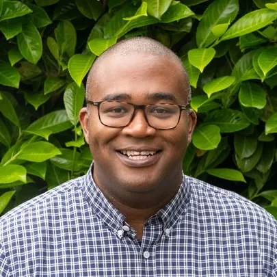 headshot of andrew hochoy